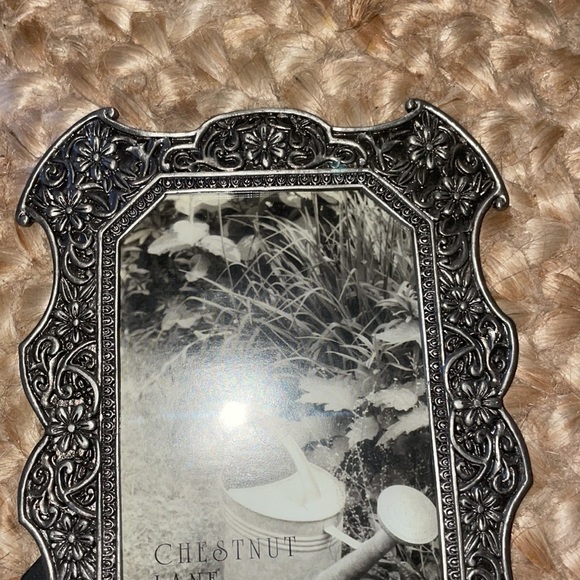 NWOT Chestnut Lane pewter like silver toned desktop tabletop photo picture frame - Picture 2 of 7